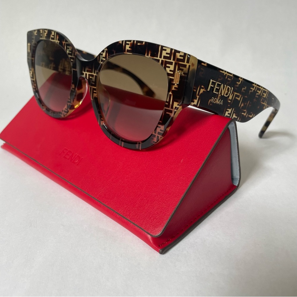 Fendi Logo Tortoise Sunglasses Case and Cloth